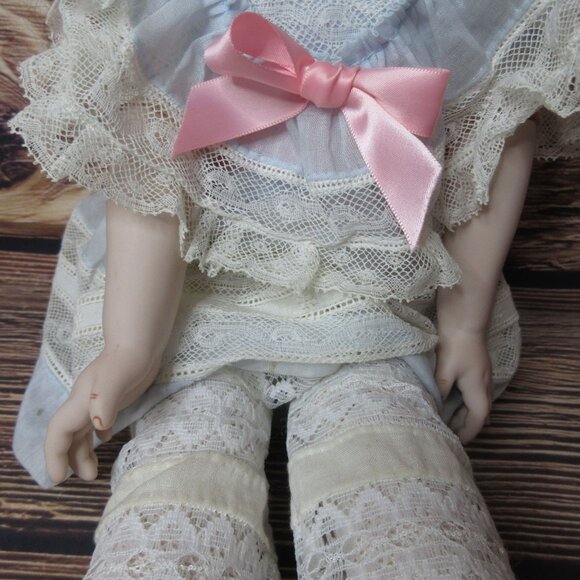 Vintage Fully Porcelain 20" Doll in dress and bonnet - Picture 4 of 9